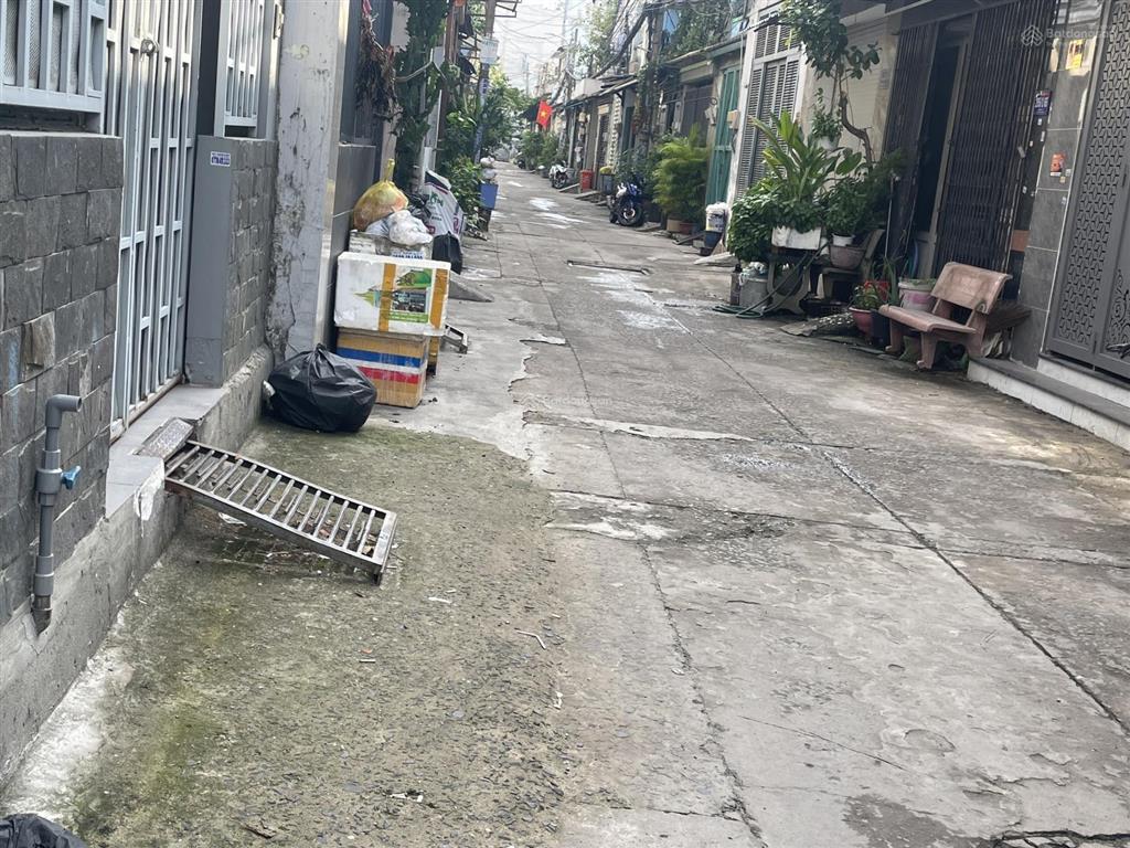 Bán nhà 3 tầng  3x10  bình tân  hẻm 4m thông  lê văn quới  3 tỷ vào ở ngay