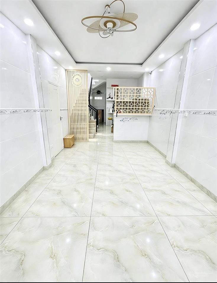 Gần khu tên lửa  42m2  2 tầng btct  xe hơi 5m đỗ cửa  dòng tiền 7tr  nhỉnh 3 tỷ tl
