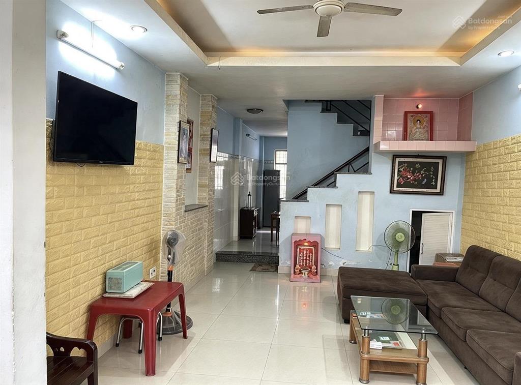 4x9m  bờ tuyến  2 tầng btct xe hơi thông giáp đs7 nối dài  ngay kênh tham lương  nhỉnh 2 tỷ