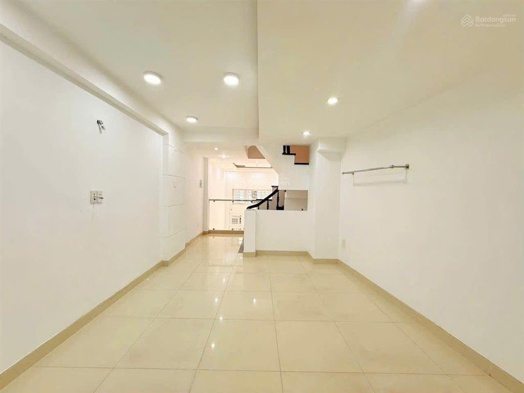 Nhà 4 tầng 6pn nở hậu không quy hoạch q7