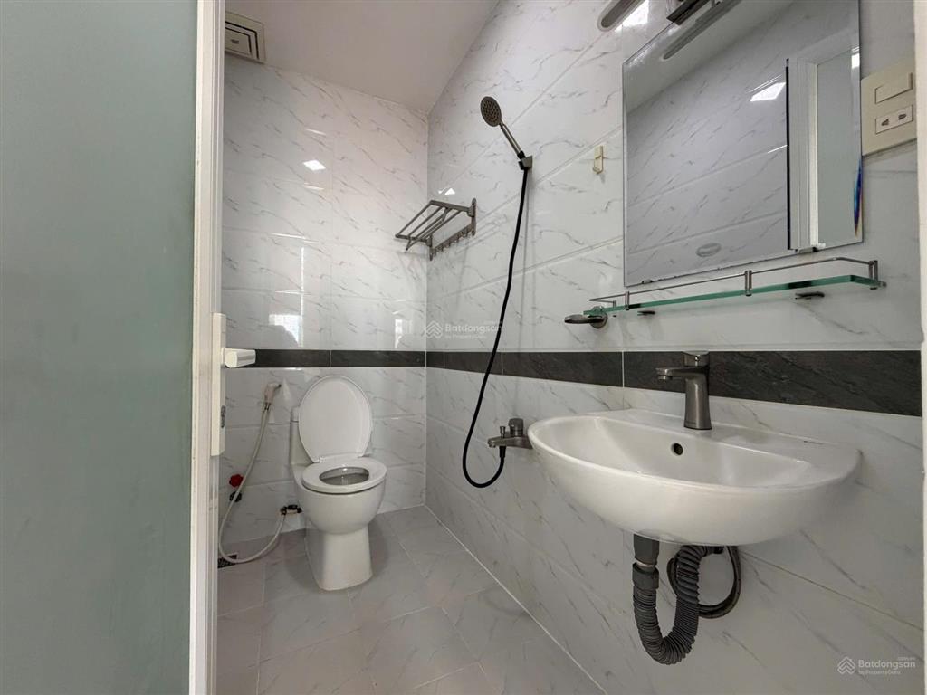 Căn hộ ban công mới làm có đầy đủ nội thất gần tdtu, ufm, nttu, kcx, q4, q1