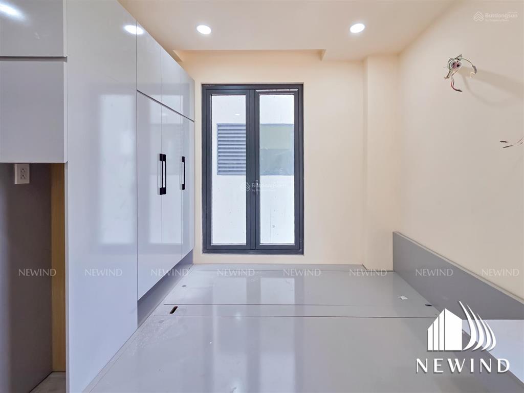 Phòng studio cửa sổ đón gió đầy đủ nội thất mới xây có máy giặt riêng gần pvgas, secc, tdtu, rmit
