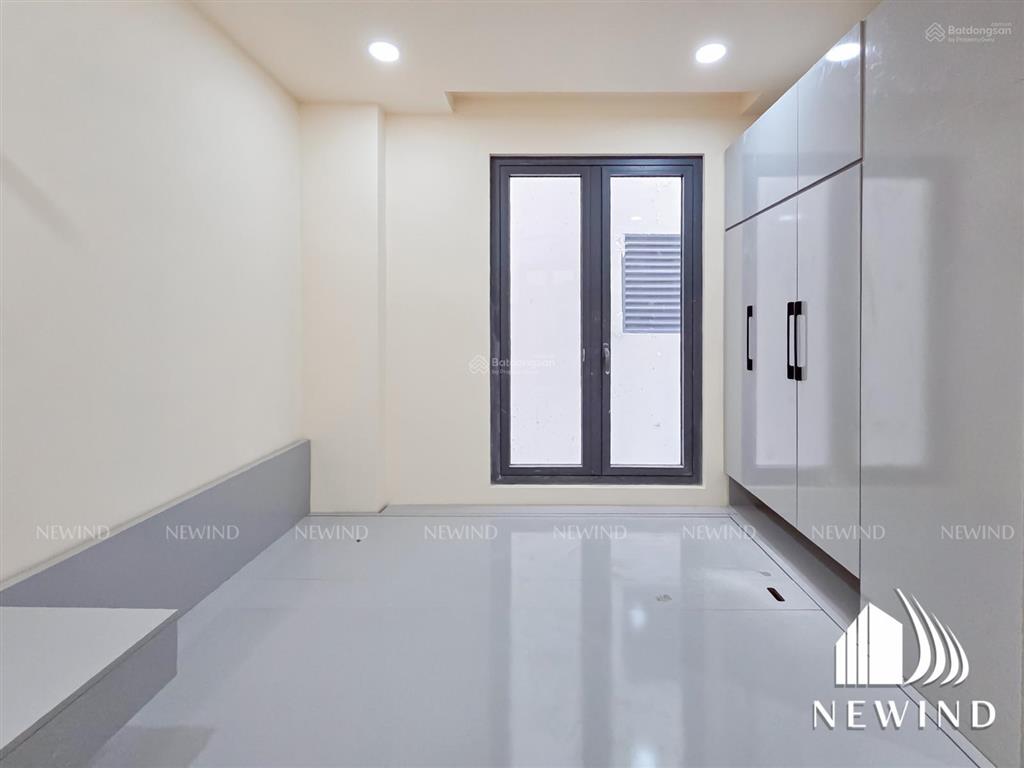 Phòng studio cửa sổ đầy đủ nội thất mới xây có máy giặt riêng gần pvgas, secc, tdtu, rmit