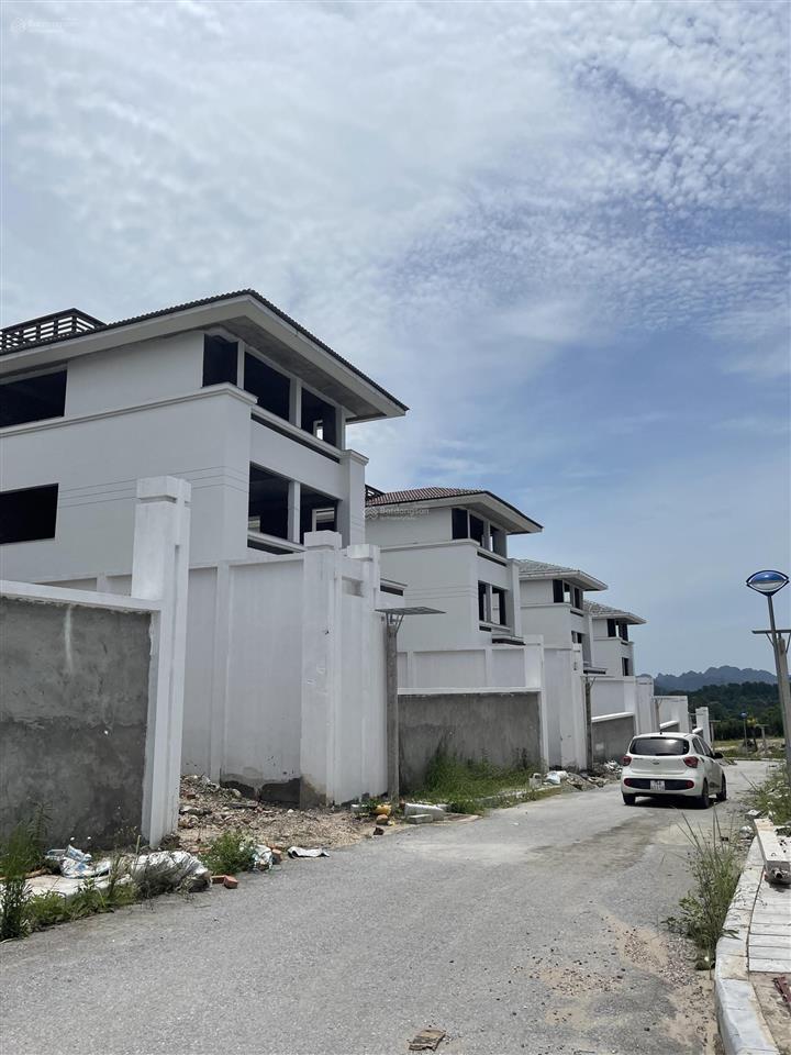 Flc hạ long giá cạnh tranh thị trường