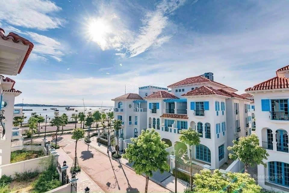 Bán gấp căn tứ lập dt 175 m² giá chỉ 18,x tỷ/căn dự án sun feria bãi cháy mặt vịnh hạ long