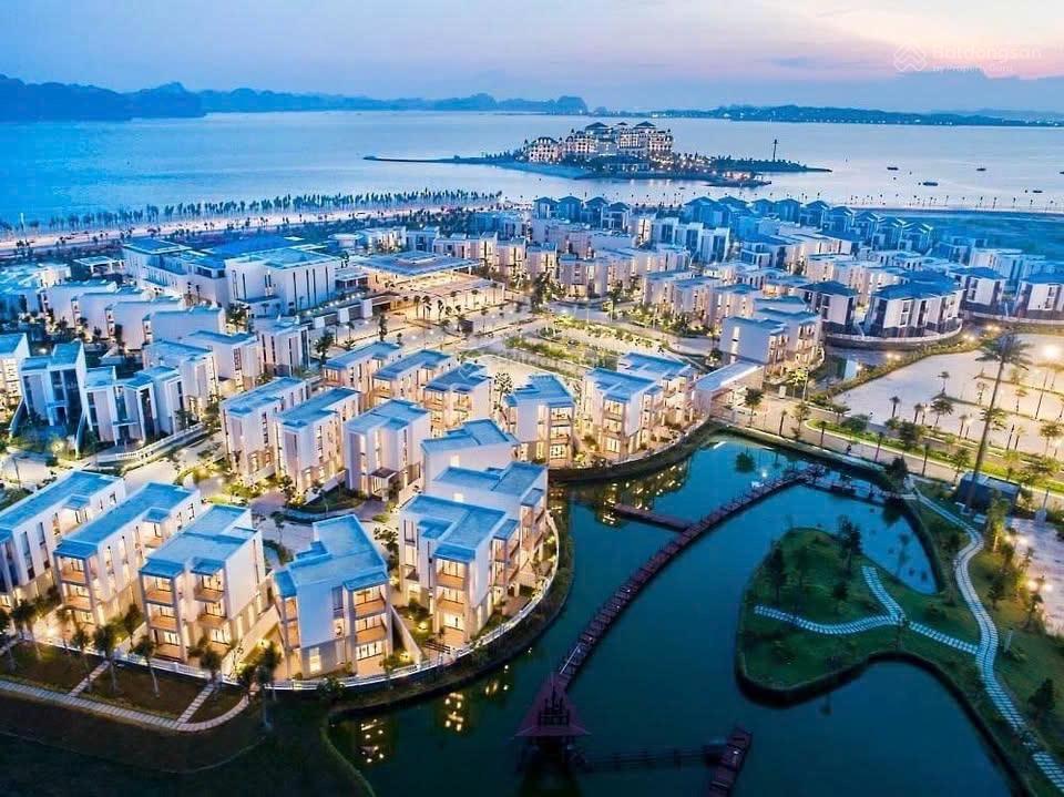 Bán gấp căn tứ lập dt 175 m² giá chỉ 18,x tỷ/căn dự án sun feria bãi cháy mặt vịnh hạ long