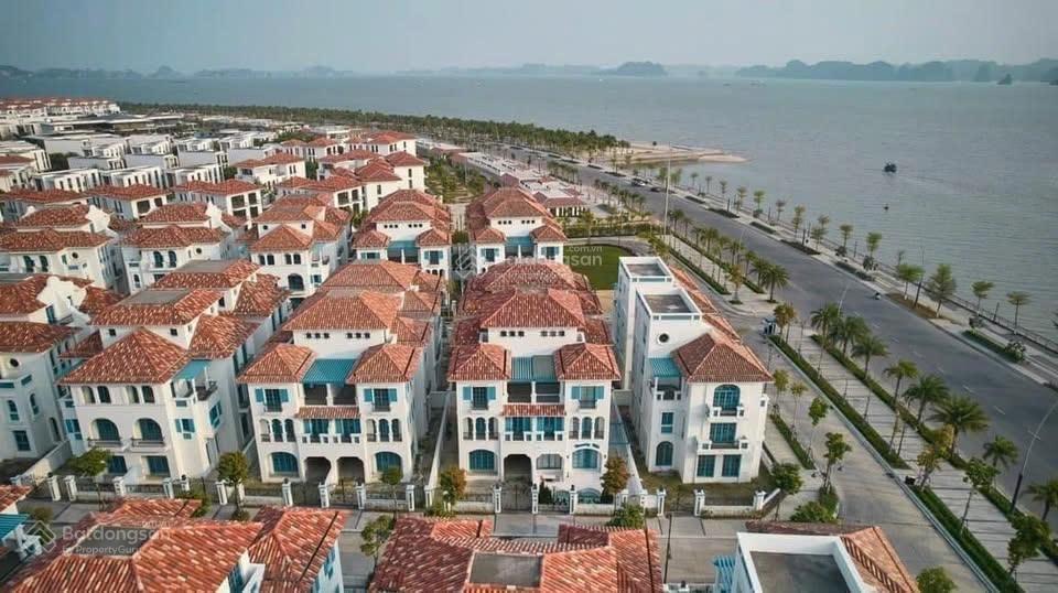 Cần bán gấp căn biệt thự sun feria hạ long 406m2 giá hơn 90tr/m2 bao rẻ hơn tt, sở hữu lâu dài