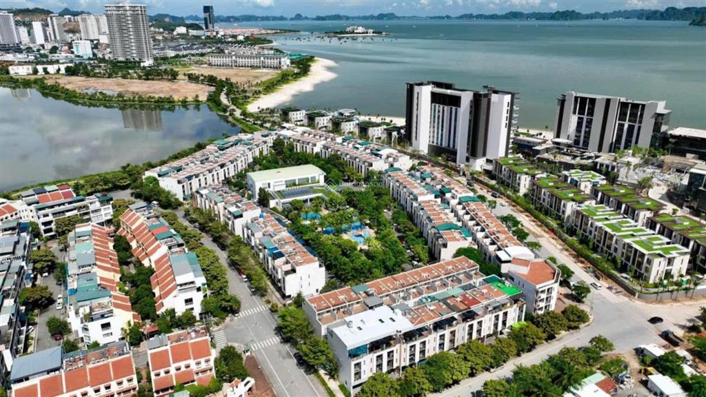 Bán căn liền kề hướng vịnh và intercon hạ long giá tốt thị trường