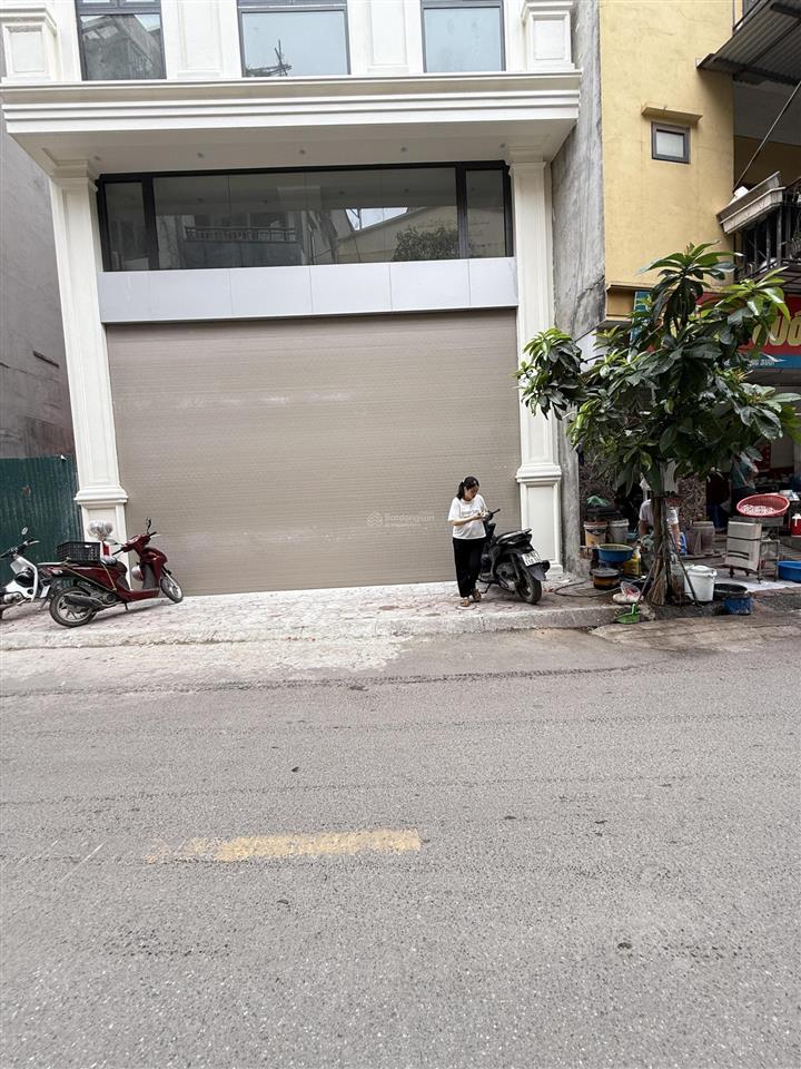 [ngộp thở ] toà nhà văn phòng khu phân lô hoàng quốc việt 106m  7 tầng  3 oto tránh vỉa hè
