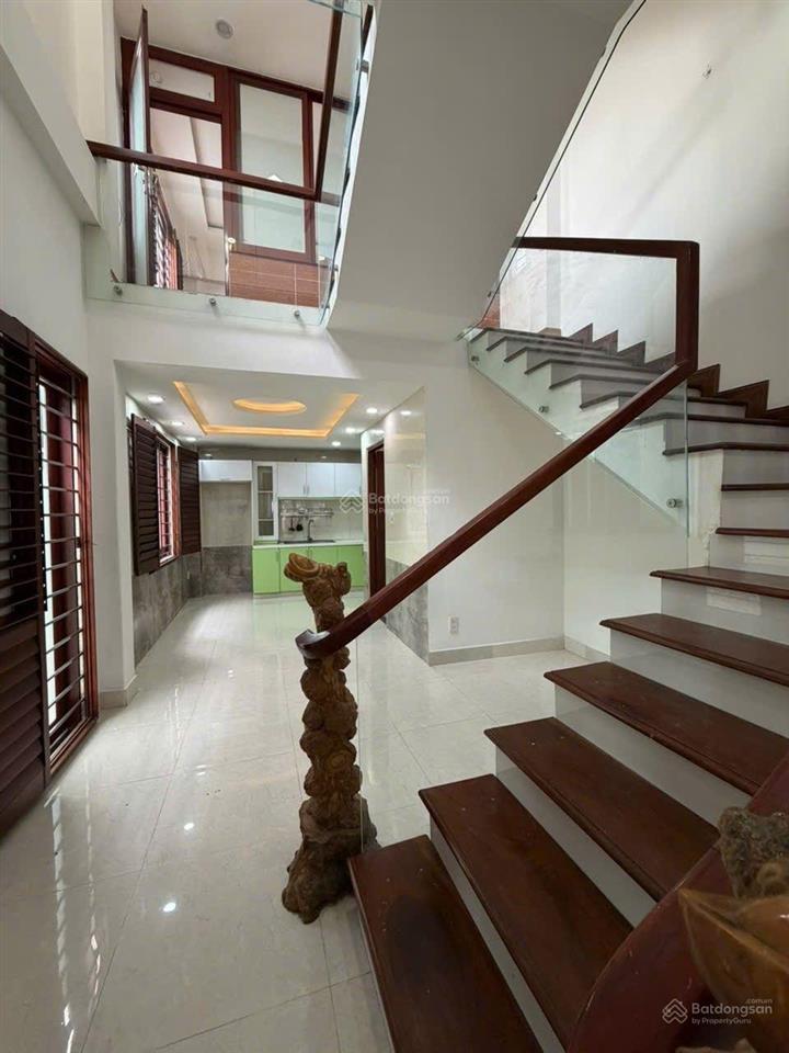 Siêu phẩm giá rẻ. nhà 3 tầng 2mk ô tô nguyễn công hoan