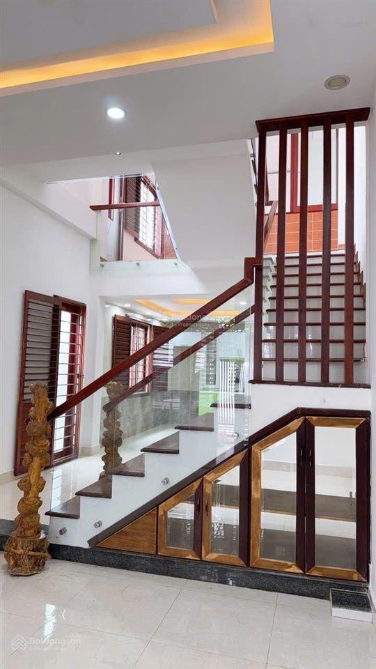 Siêu phẩm giá rẻ. nhà 3 tầng 2mk ô tô nguyễn công hoan