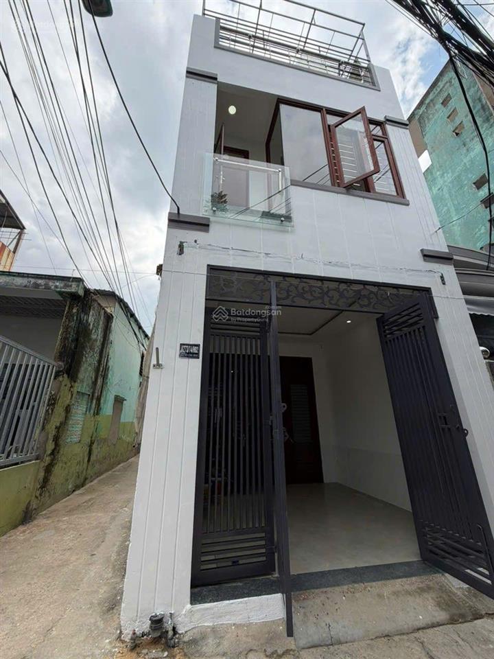 Siêu phẩm giá rẻ. nhà 3 tầng 2mk ô tô nguyễn công hoan