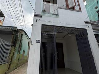 Siêu phẩm giá rẻ. nhà 3 tầng 2mk ô tô nguyễn công hoan