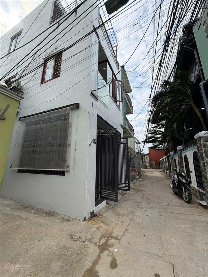 Siêu phẩm giá rẻ. nhà 3 tầng 2mk ô tô nguyễn công hoan