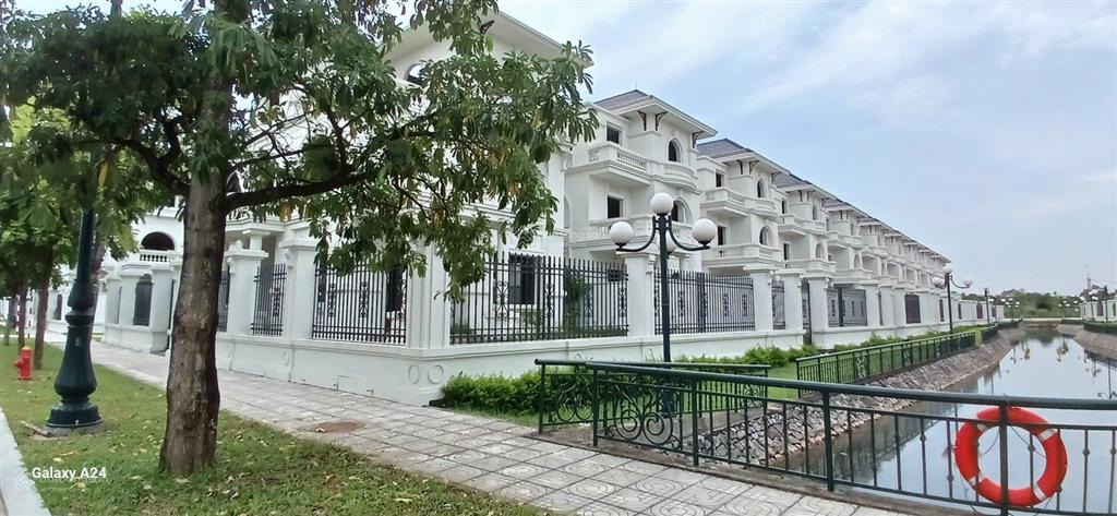 Bán biệt thự vườn cam vinapol 200m2, đường 20,5m, giá 32 tỷ