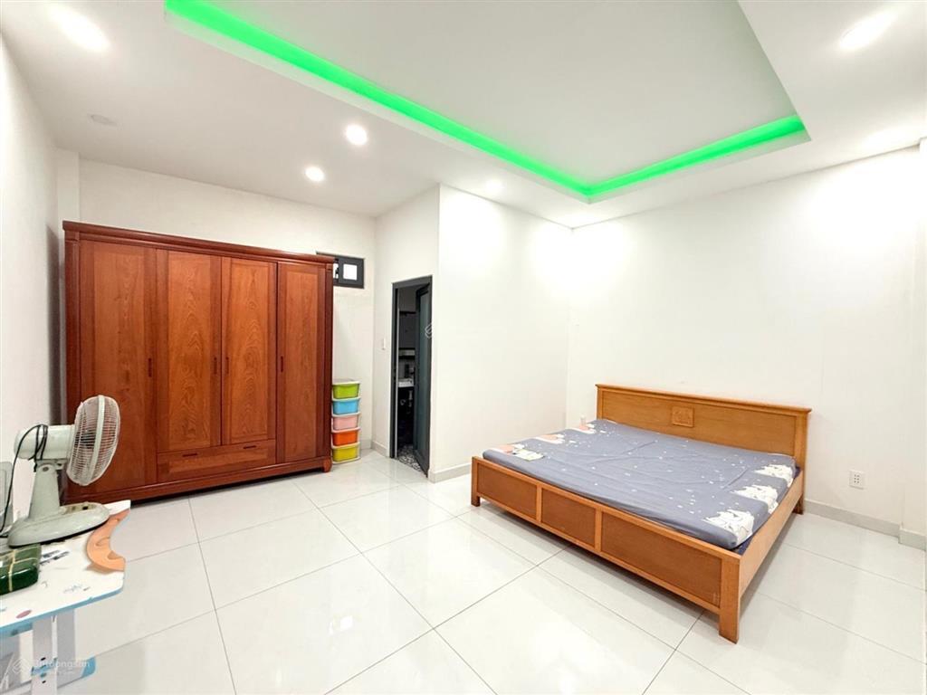 Mặt tiền thạnh lộc ngay chợ  4 tầng  5.9 tỷ
