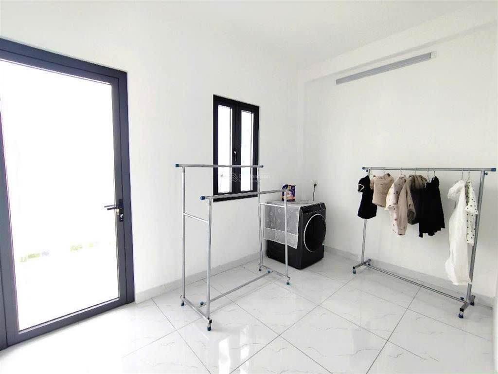 Nhà mới 5 tầng  hẻm oto  4mx15m2 chỉ 5.xx tỷ  thành lộc q12