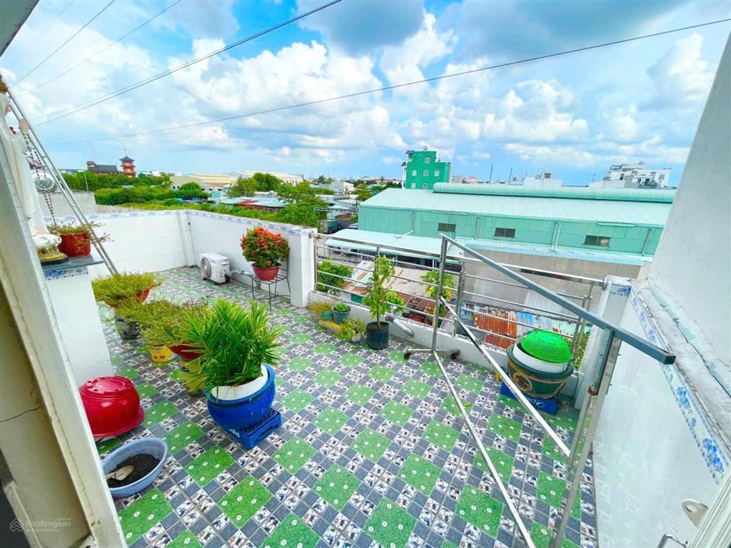 Nhà an phú đông q12  99m2  giá chỉ 4. x tỷ  hẻm xe hơi