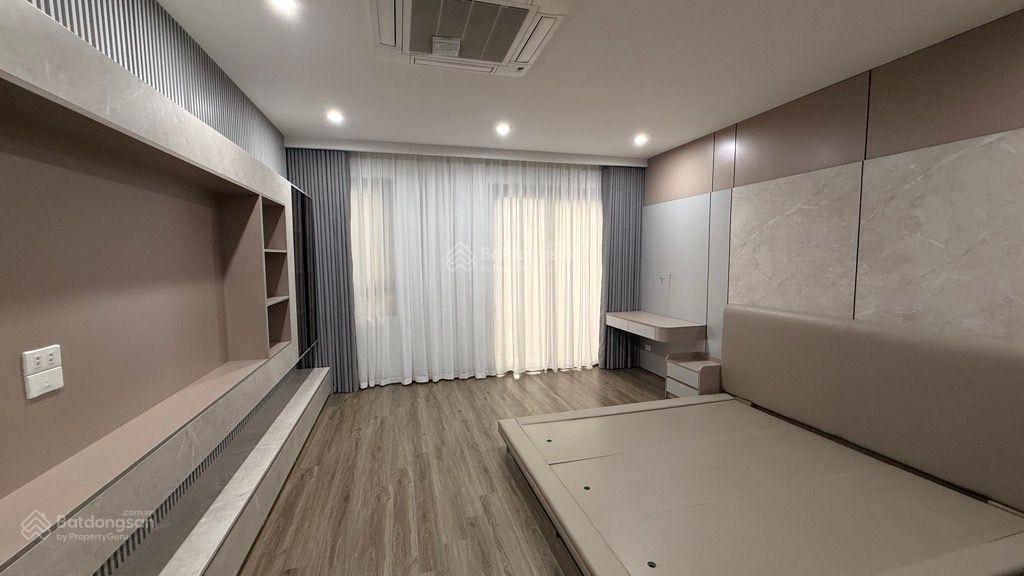 Bán nhà phố ngọc thụy, gara 2 ô tô 7 chổ, lô góc, 52 m2, 7 tầng, thang máy, giá chỉ nhỉnh 17 tỷ.
