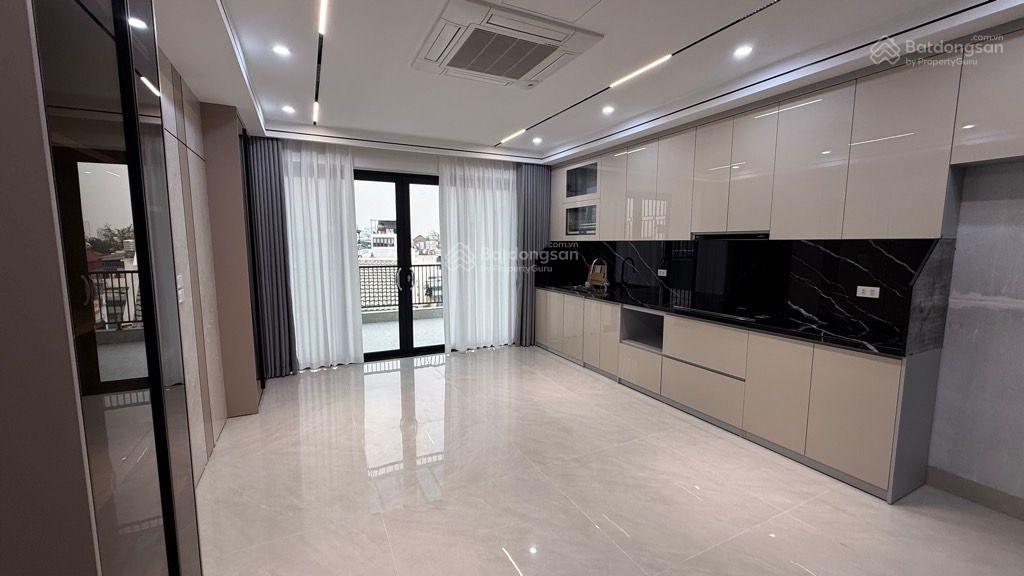 Bán nhà phố ngọc thụy, gara 2 ô tô 7 chổ, lô góc, 52 m2, 7 tầng, thang máy, giá chỉ nhỉnh 17 tỷ.