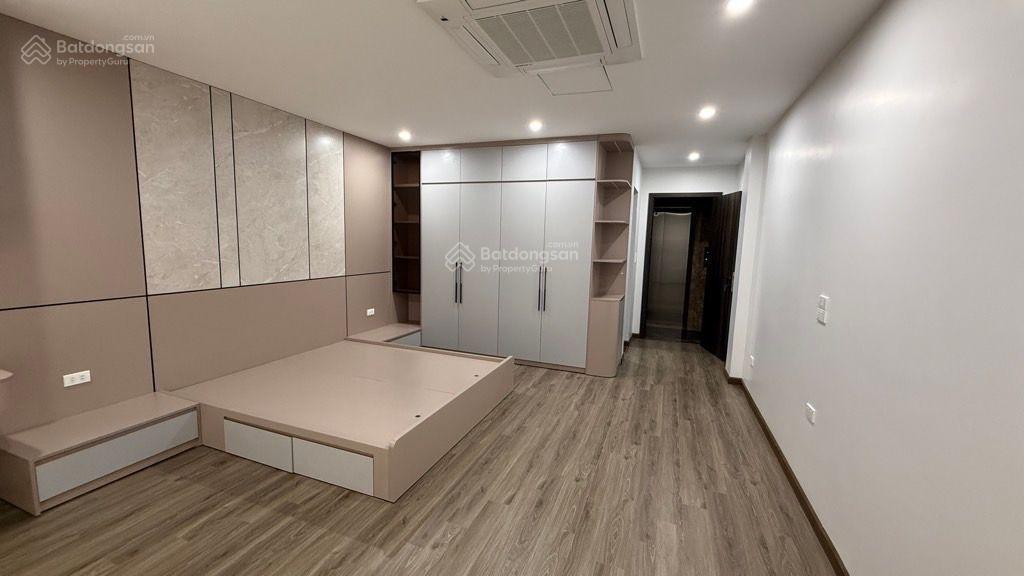Bán nhà phố ngọc thụy, gara 2 ô tô 7 chổ, lô góc, 52 m2, 7 tầng, thang máy, giá chỉ nhỉnh 17 tỷ.