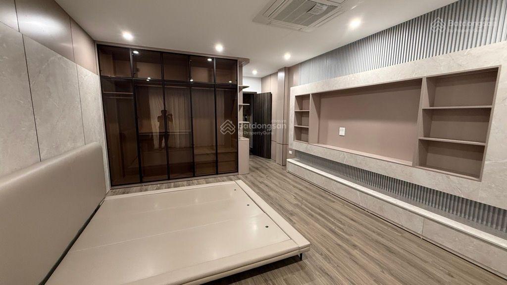 Bán nhà phố ngọc thụy, gara 2 ô tô 7 chổ, lô góc, 52 m2, 7 tầng, thang máy, giá chỉ nhỉnh 17 tỷ.