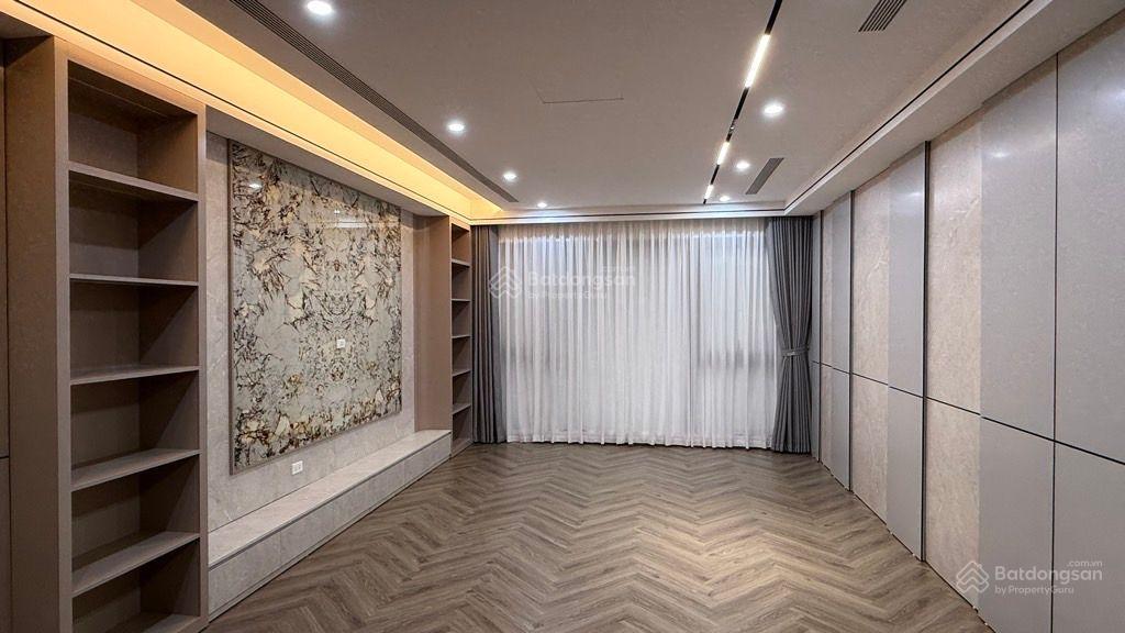 Bán nhà phố ngọc thụy, gara 2 ô tô 7 chổ, lô góc, 52 m2, 7 tầng, thang máy, giá chỉ nhỉnh 17 tỷ.