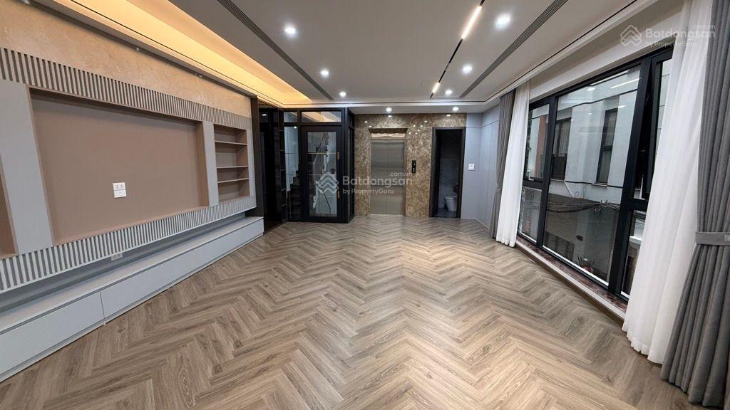 Bán nhà phố ngọc thụy, gara 2 ô tô 7 chổ, lô góc, 52 m2, 7 tầng, thang máy, giá chỉ nhỉnh 17 tỷ.