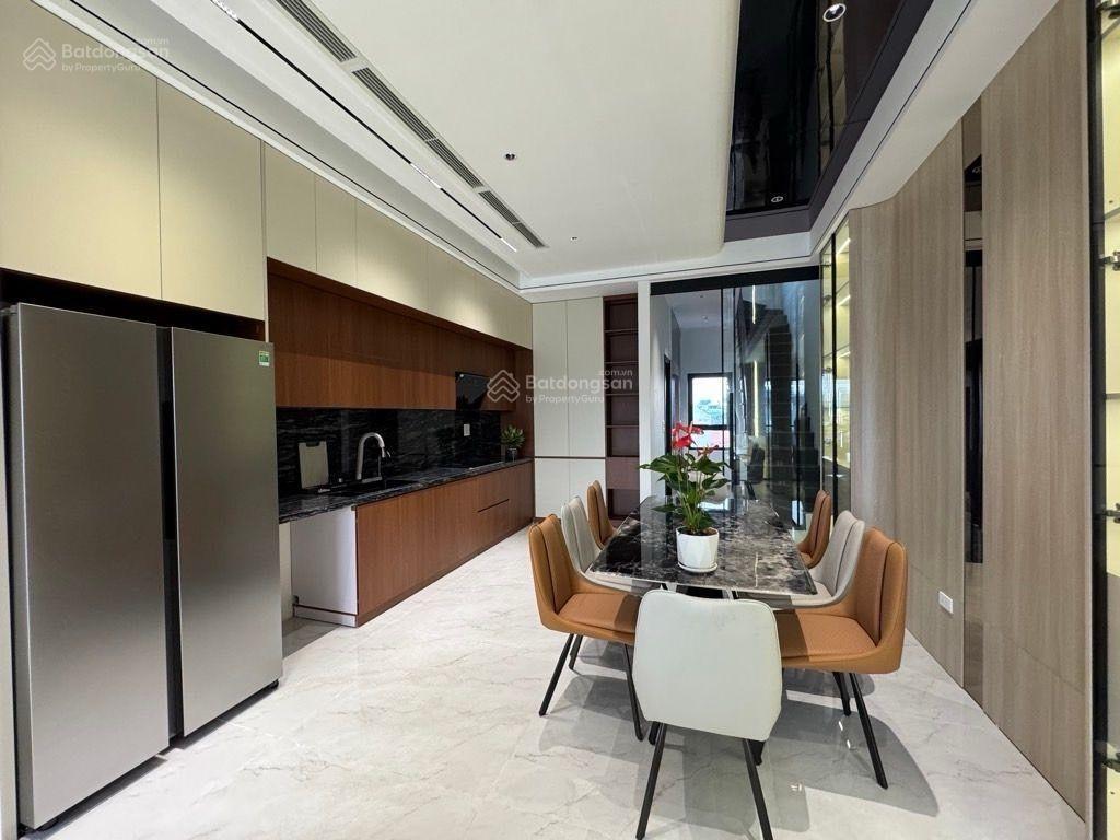 Bán nhà phố cổ linh, gara 2 ô tô 7 chổ, full nội thất, 71 m2, 7 tầng, thang máy, chỉ nhỉnh 19 tỷ.