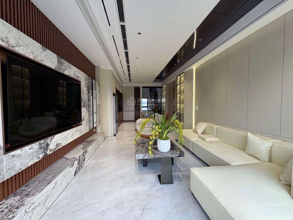 Bán nhà phố cổ linh, gara 2 ô tô 7 chổ, full nội thất, 71 m2, 7 tầng, thang máy, chỉ nhỉnh 19 tỷ.