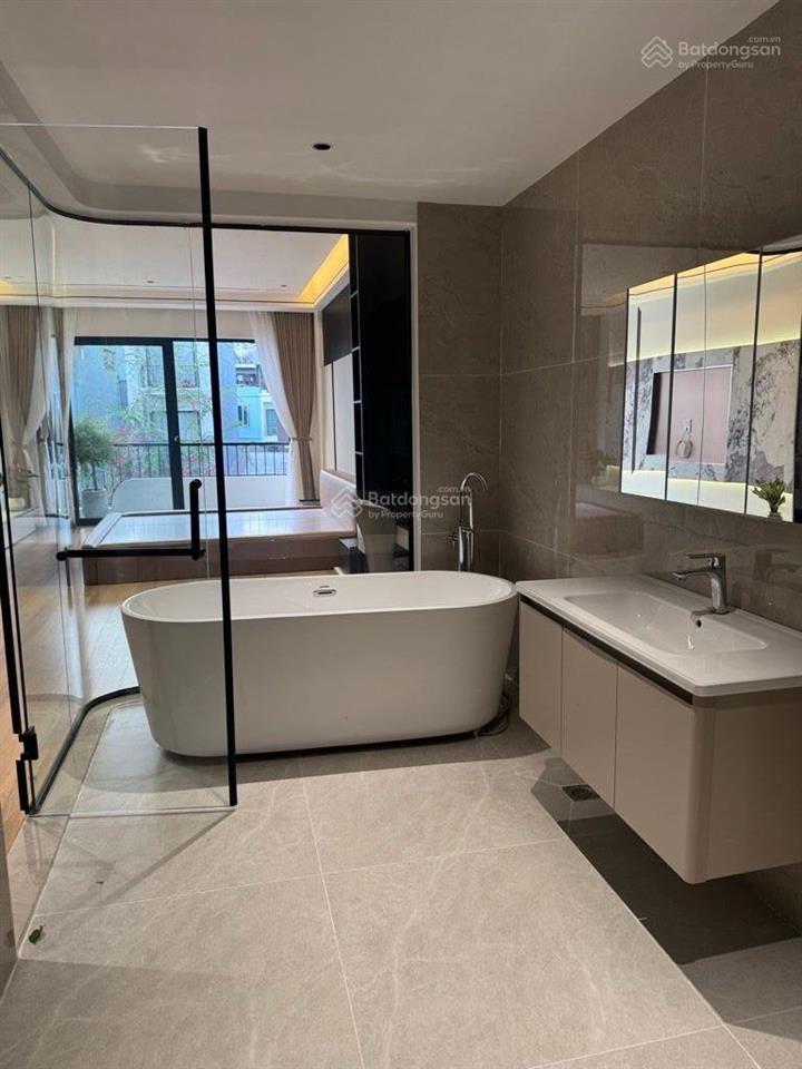 Bán nhà phố cổ linh, gara 2 ô tô 7 chổ, full nội thất, 71 m2, 7 tầng, thang máy, chỉ nhỉnh 19 tỷ.