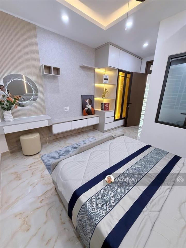 Nhà 4 tầng chỉ hơn 90 tr /m hẻm 4 m mới cứng mới xây 1 năm
