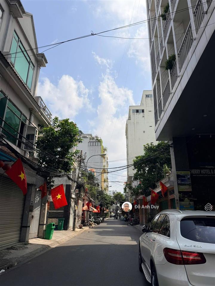 Nhà 4 tầng chỉ hơn 90 tr /m hẻm 4 m mới cứng mới xây 1 năm