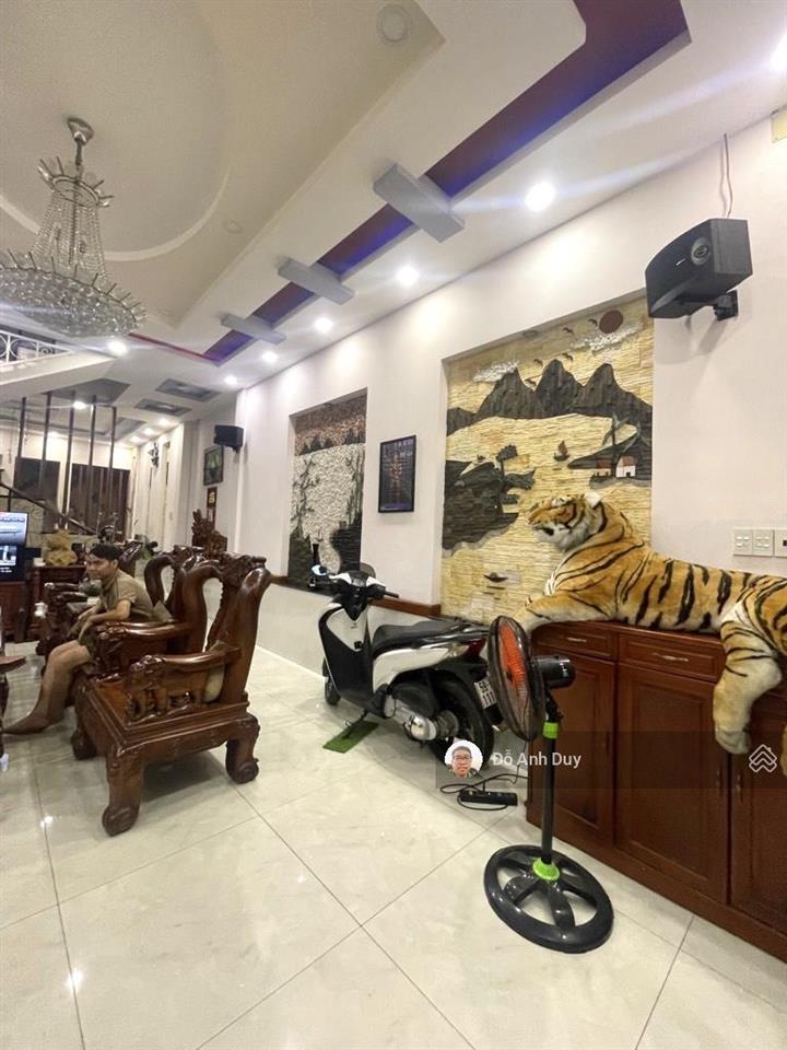 Nhà hẻm kinh doanh 90 m 5 tầng 10 tỹ xíu đường 10 m thông