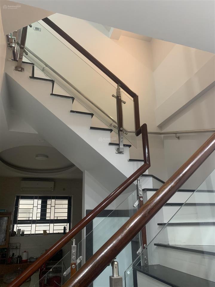 Bán nhà riêng chính chủ, 60m2, chắc chắn, ô tô vào nhà, sầm uất kinh doanh