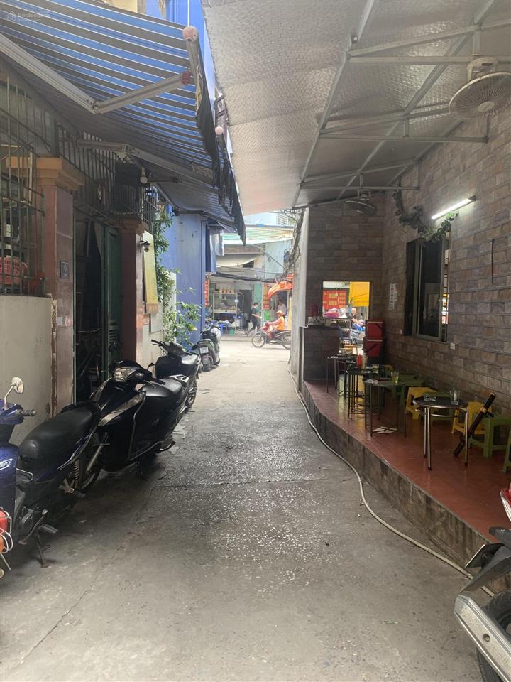 Bán nhà riêng chính chủ, 60m2, chắc chắn, ô tô vào nhà, sầm uất kinh doanh