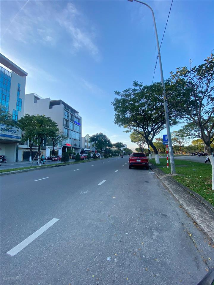 O94.8o1.3ooo bán lô xuân thủy 151,5m2 đối diện công viên thanh niên. 21 tỷ