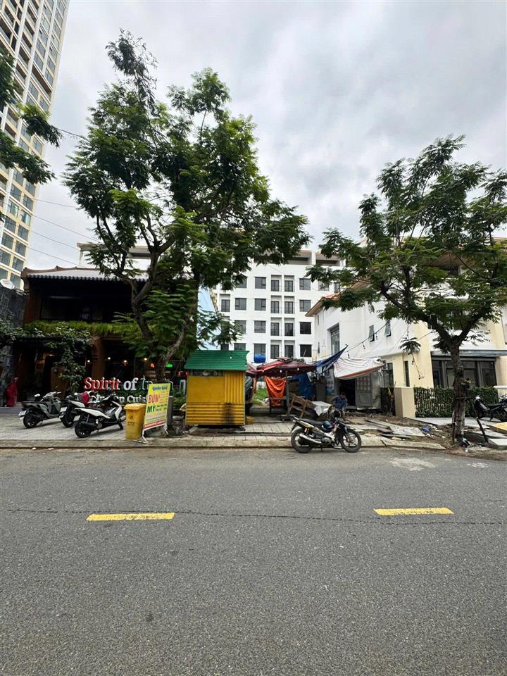O94.8o1.3ooo bán lô xuân thủy 151,5m2 đối diện công viên thanh niên. 21 tỷ