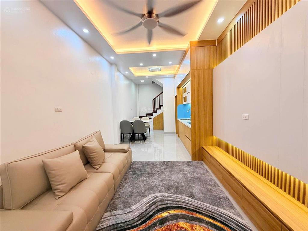 Bán nhà 34m2 giá siêu hời 9,9 tỷ tại trần thái tông, dịch vọng, q.cầu giấy