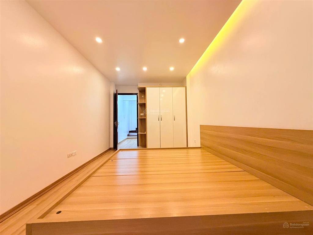 Bán nhà 34m2 giá siêu hời 9,9 tỷ tại trần thái tông, dịch vọng, q.cầu giấy