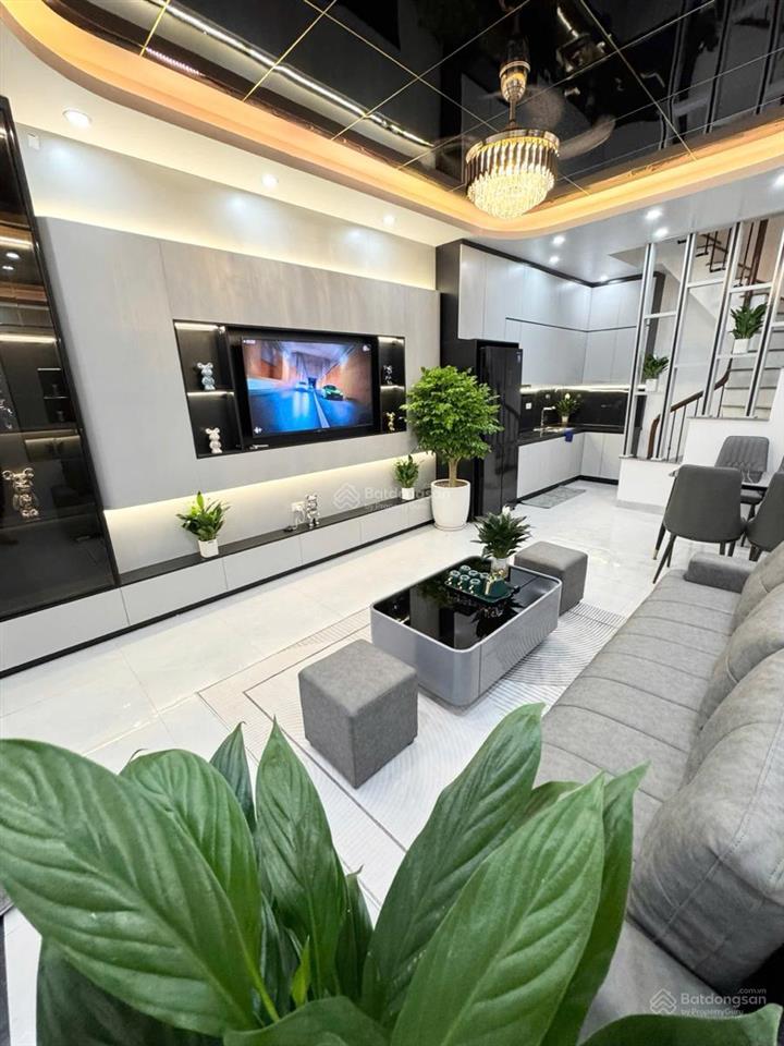 Hiếm!!! nhà xây mới phố khâm thiên, đống đa32m2x5t, 3 phòng ngủtặng full nội thất nhỉnh 7 tỷ.