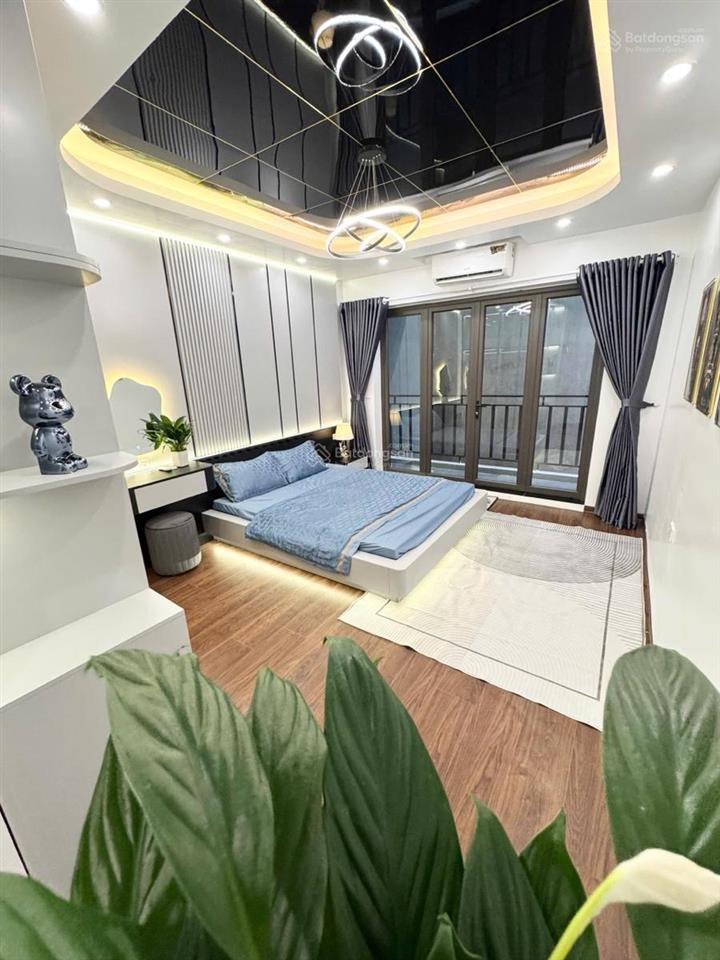 Hiếm!!! nhà xây mới phố khâm thiên, đống đa32m2x5t, 3 phòng ngủtặng full nội thất nhỉnh 7 tỷ.