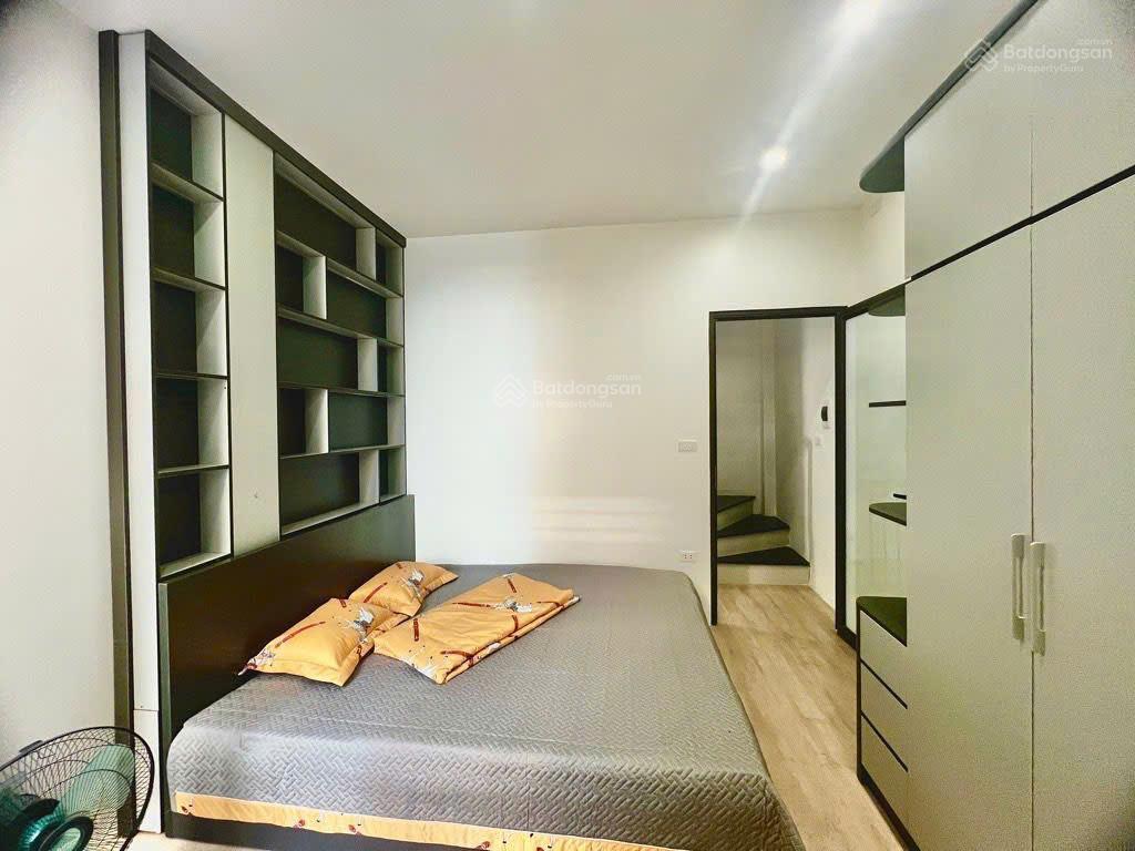 Bán nhà tân mai 30m, 5 tầng, 3 ngủ giá chỉ 6,75 tỷ,sổ đỏ cc vuông, nhà 20m ra mặt phố tân mai