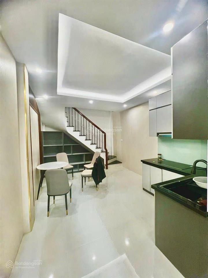 Bán nhà tân mai 30m, 5 tầng, 3 ngủ giá chỉ 6,75 tỷ,sổ đỏ cc vuông, nhà 20m ra mặt phố tân mai