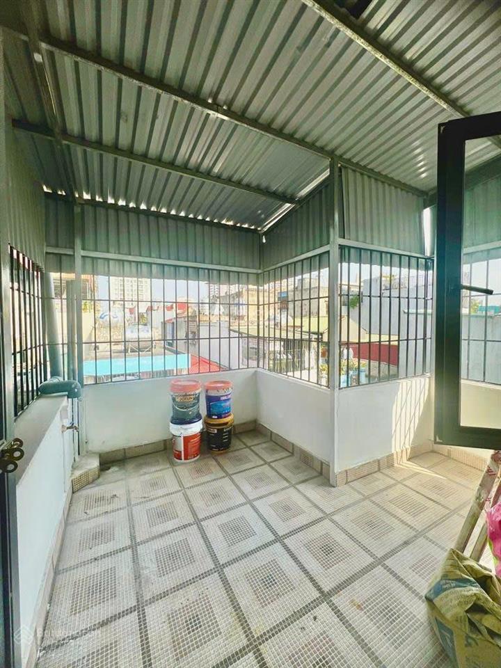 Bán nhà tân mai 30m, 5 tầng, 3 ngủ giá chỉ 6,75 tỷ,sổ đỏ cc vuông, nhà 20m ra mặt phố tân mai