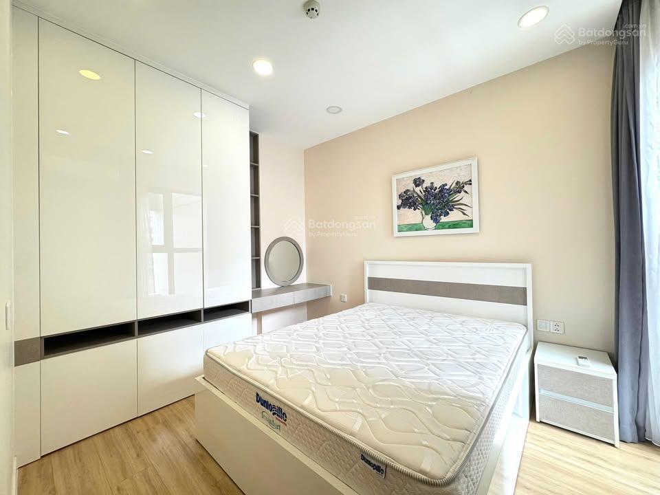 Bán nhanh chung cư starlight riverside q6,giá 2 tỷ 350tr dt72m2  2pn2wc  full nội thất  shrcc!