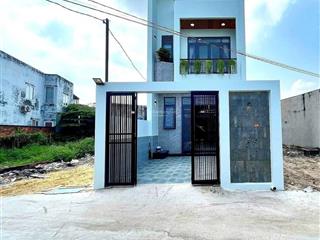 Nhà đẹp 1 trệt 1 lầu giá chỉ2ỷ375 dt 55,9,m2đường bờ baoxã phong phú, bình chánh