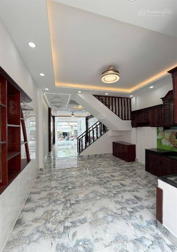 Bán gấp nhà trần cao vân, hẻm ô tô thông, cách sân bay tsn 3km, 4,5x15 nhỉnh 9 tỷ.