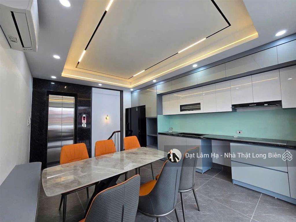 Nguyễn văn cừ ngõ thông đông người qua lại 50m 6 tầng oto đỗ cửa 14 tỷ