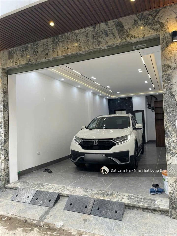 Nguyễn văn cừ ngõ thông đông người qua lại 50m 6 tầng oto đỗ cửa 14 tỷ